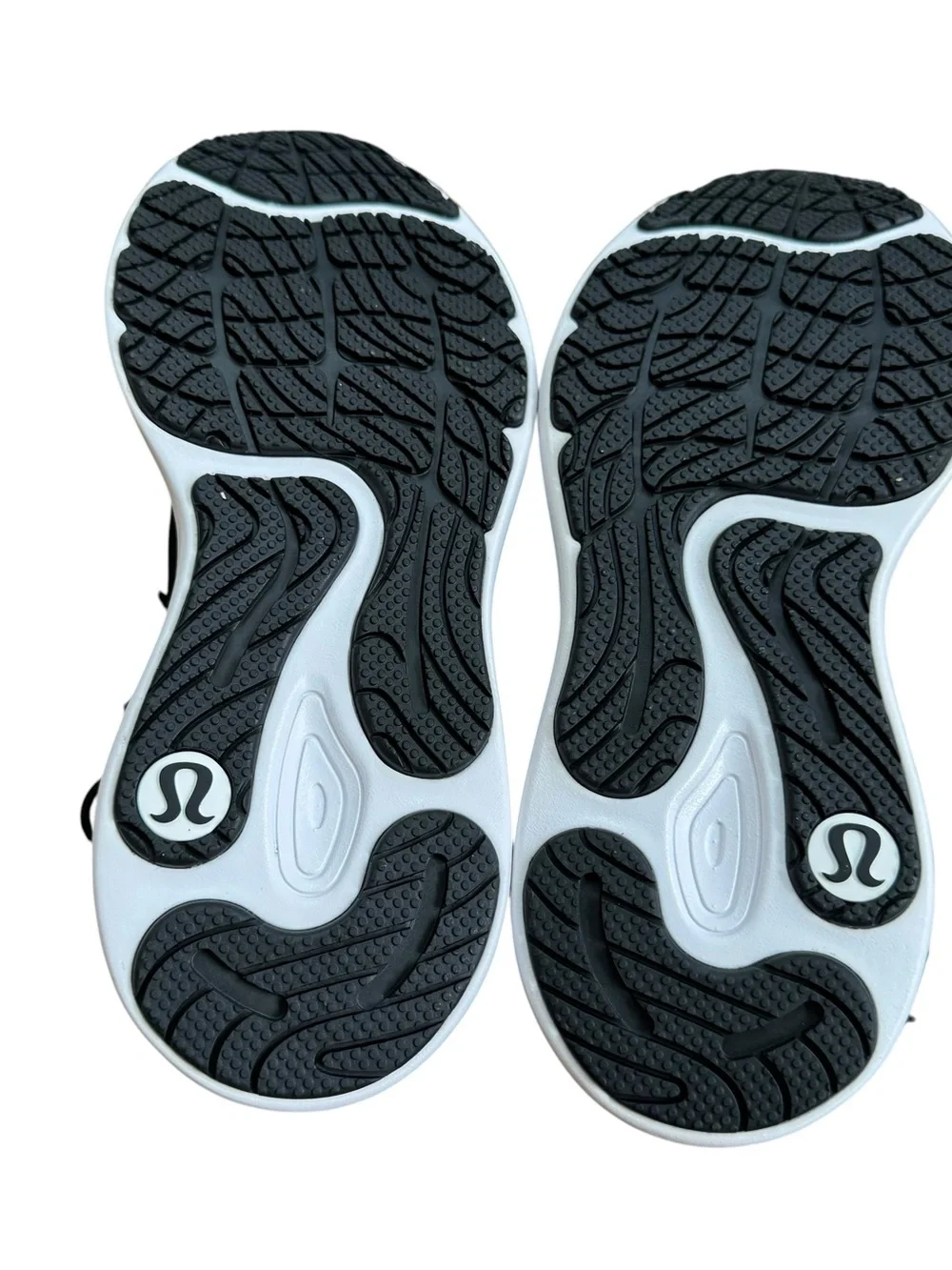 Lululemon Blissfeel Running Shoe Black White Women’s Sz 8.5 New W/out Box